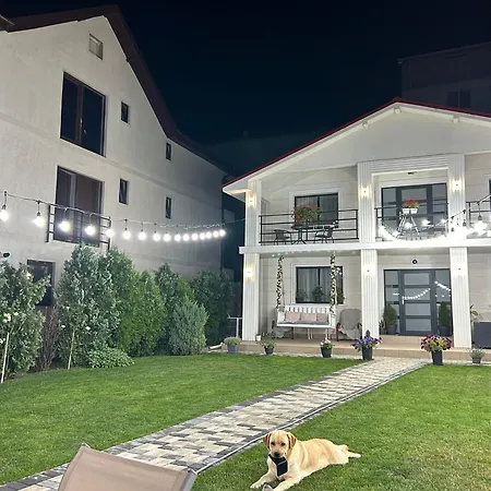 White House بيت ضيافة *